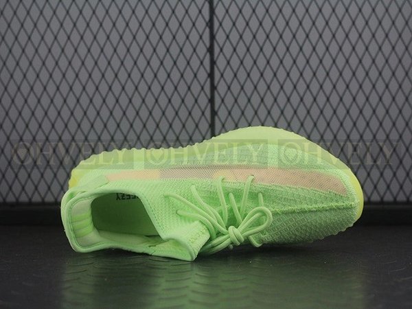 YEEZY 350 V2 글로우