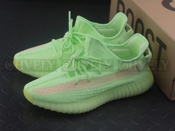 YEEZY 350 V2 글로우