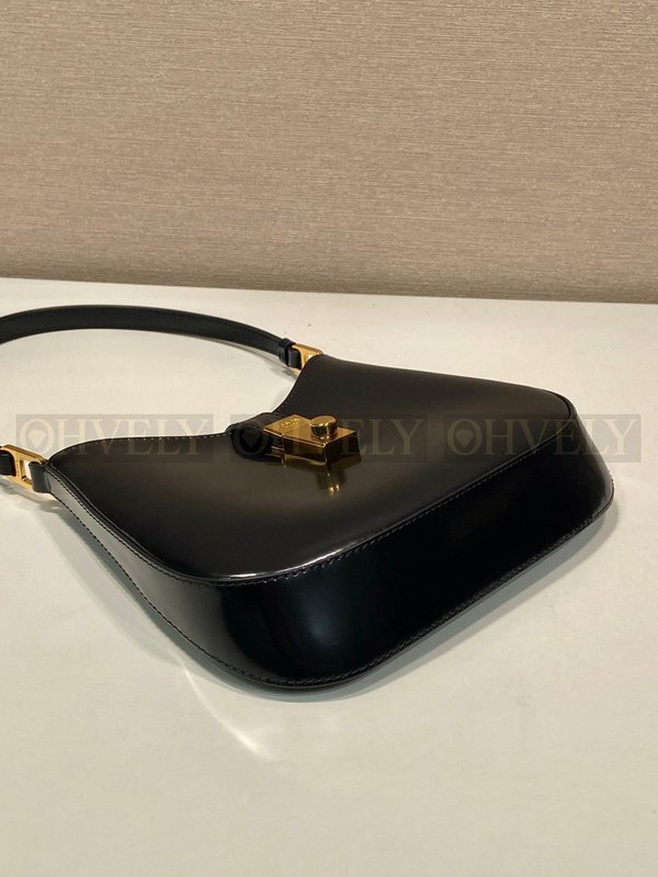 프라다 클레오 브러쉬드 레더 숄더백 클래스프 클로저