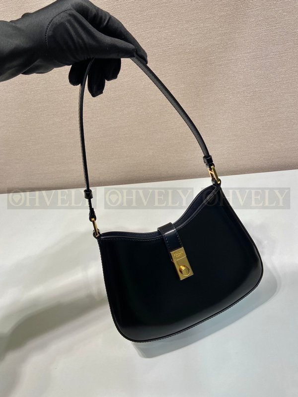 프라다 클레오 브러쉬드 레더 숄더백 클래스프 클로저