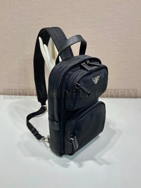 프라다 에나멜 트리플 로고 백팩