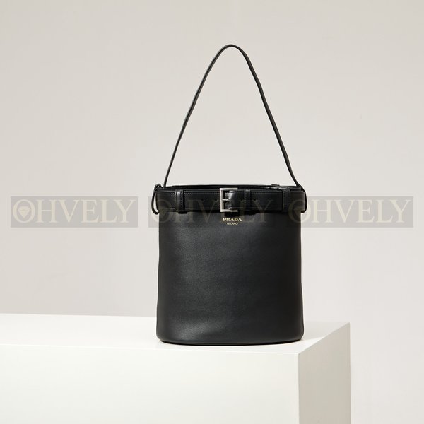 프라다 벨트 버클 버킷백