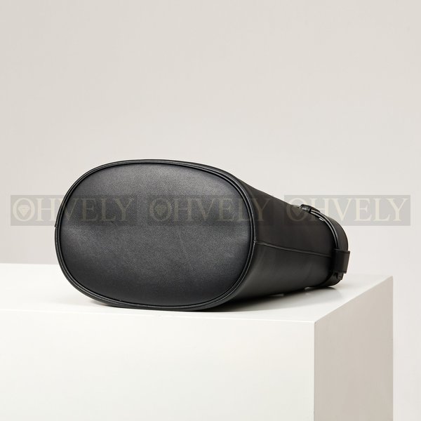 프라다 벨트 버클 버킷백