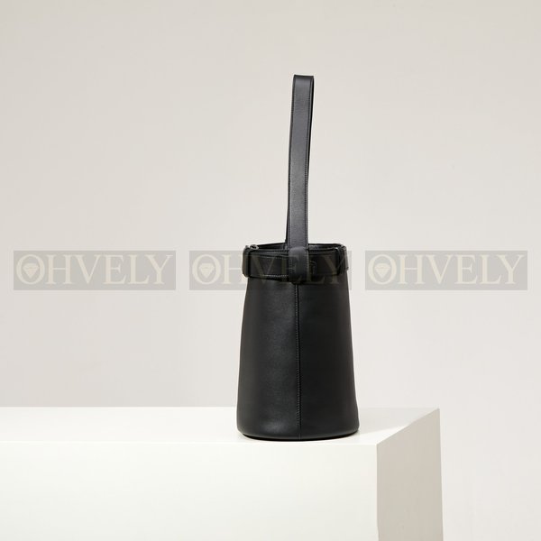 프라다 벨트 버클 버킷백