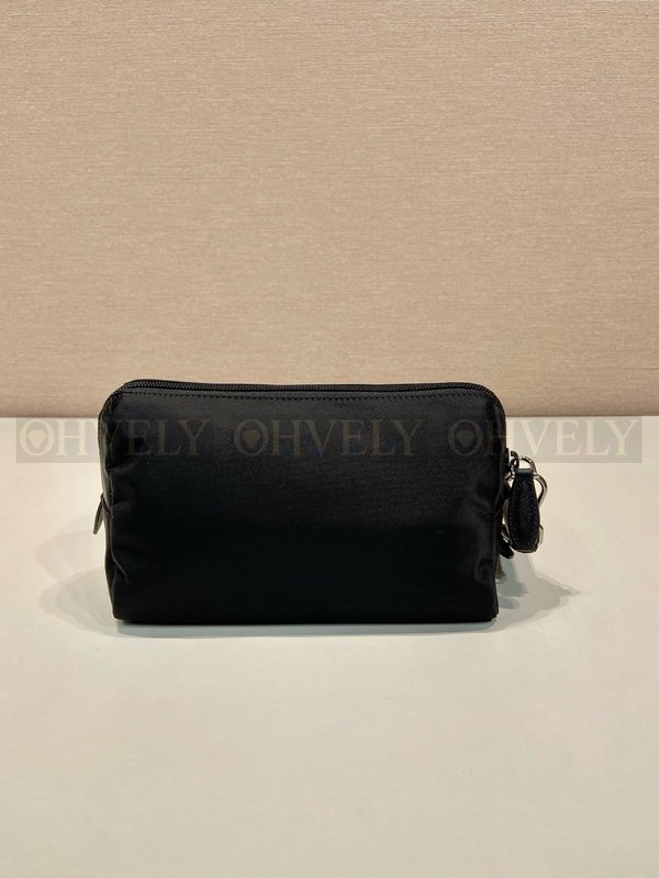 프라다 미디엄 리나일론 파우치