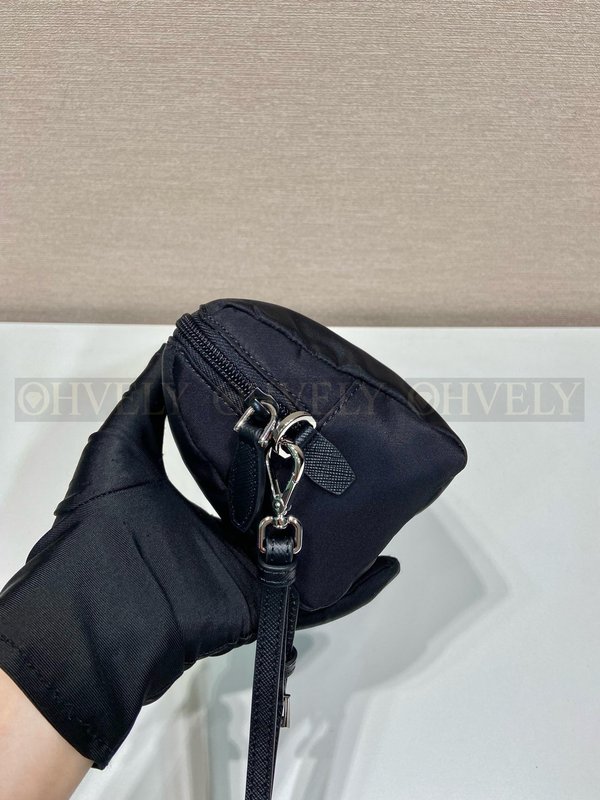 프라다 미디엄 리나일론 파우치