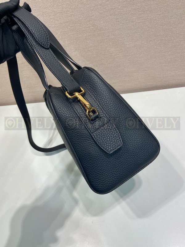 프라다 미디엄 가죽 탑 핸들 백