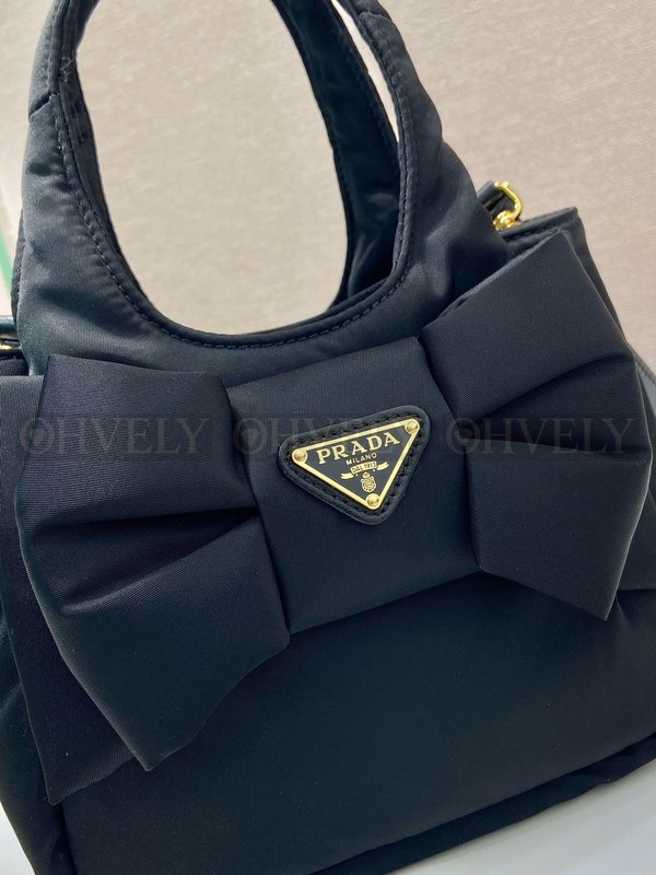 프라다 리본 장식 패딩 리나일론 미니백