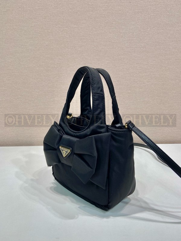 프라다 리본 장식 패딩 리나일론 미니백