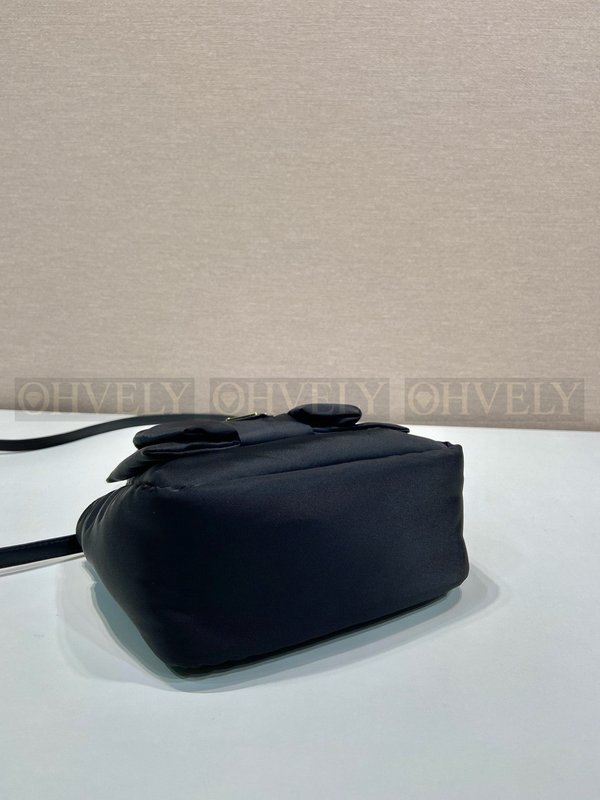 프라다 리본 장식 패딩 리나일론 미니백