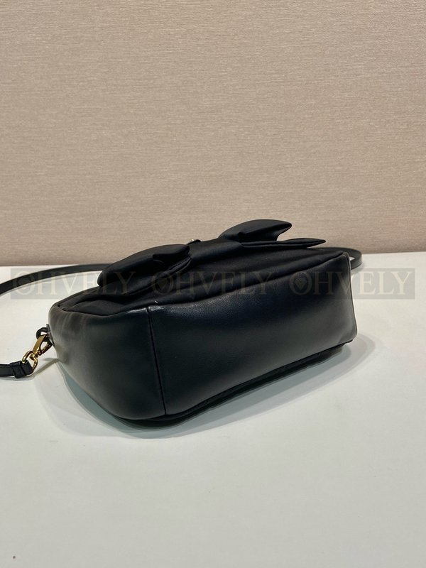 프라다 리본 장식 리나일론 및 나파 가죽 미니백