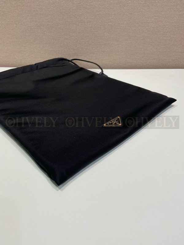 프라다 리나일론 파우치