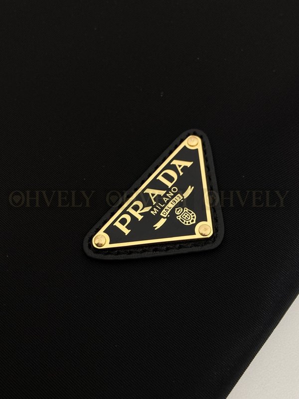 프라다 리나일론 파우치