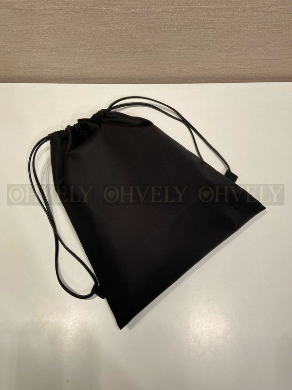 프라다 리나일론 파우치