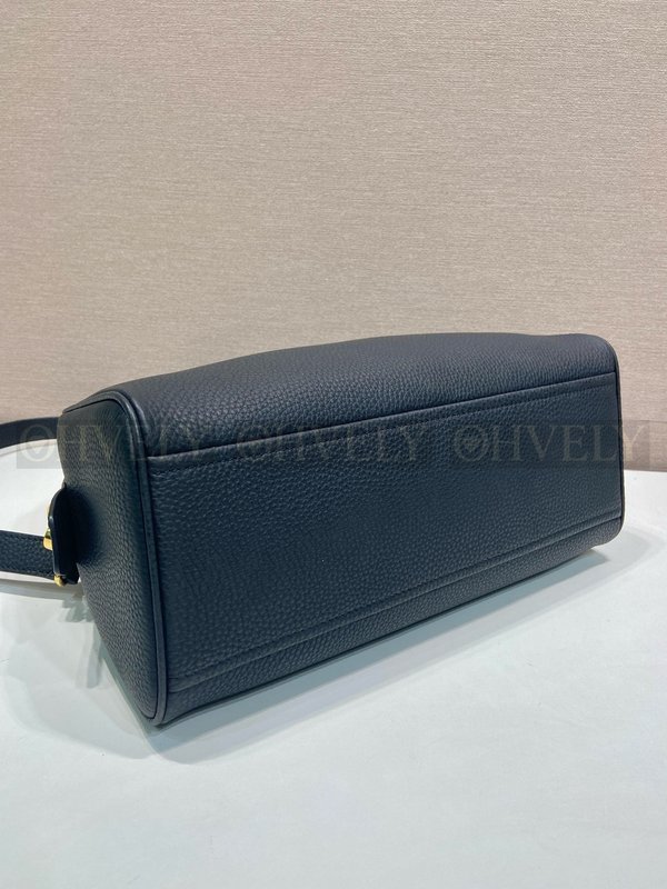 프라다 라지 가죽 탑 핸들 백