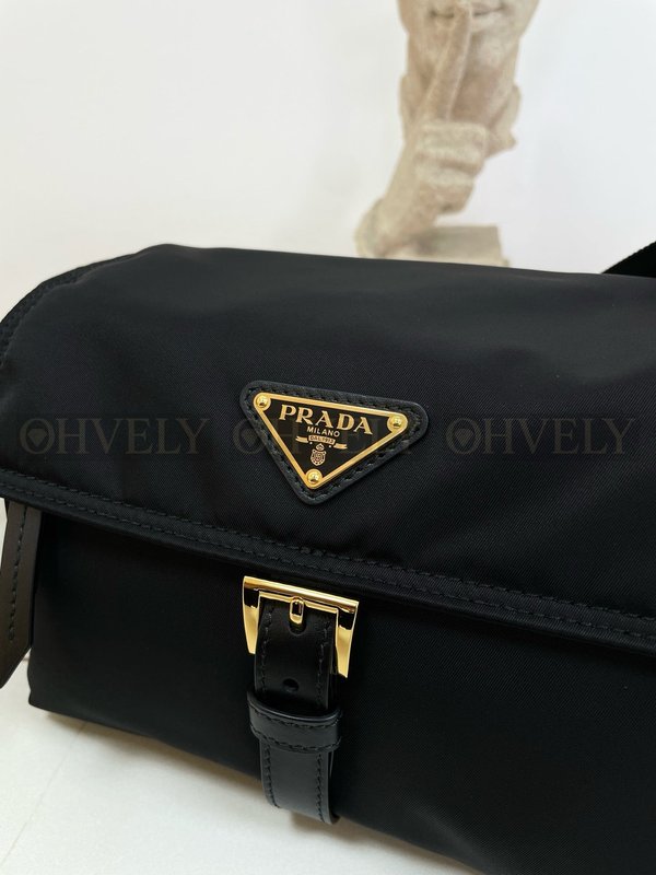 프라다 익스플로어 미디엄 나파 가죽 숄더백