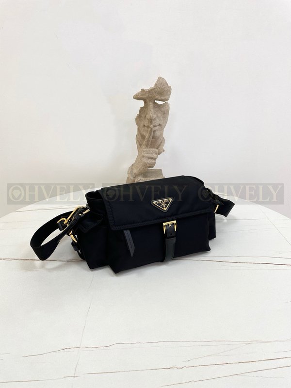 프라다 익스플로어 미디엄 나파 가죽 숄더백