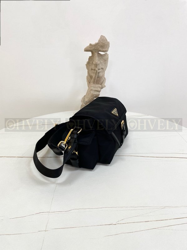 프라다 익스플로어 미디엄 나파 가죽 숄더백