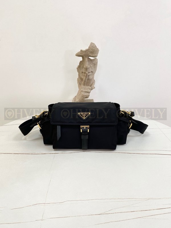 프라다 익스플로어 미디엄 나파 가죽 숄더백