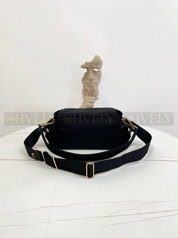 프라다 익스플로어 미디엄 나파 가죽 숄더백