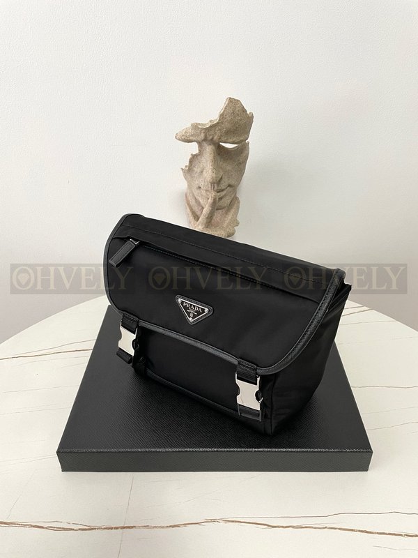 프라다 리나일론 및 사피아노 가죽 숄더백