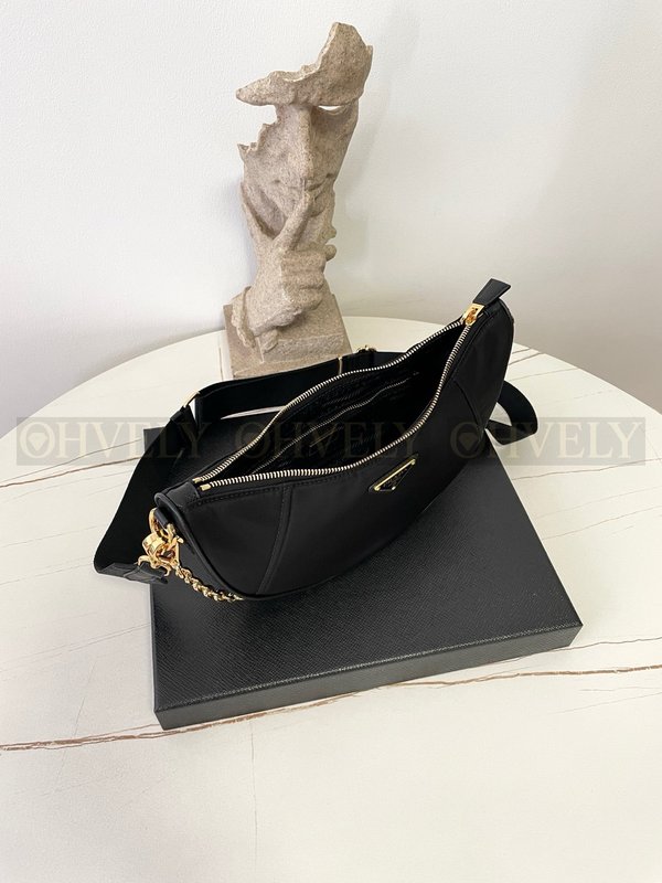 프라다 드뮈룬 리나일론 숄더백