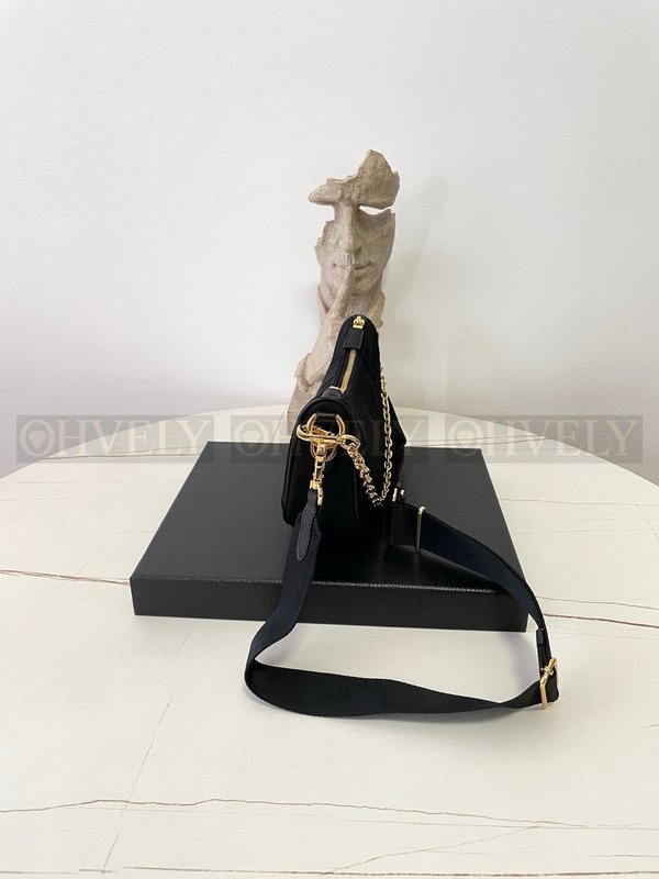 프라다 드뮈룬 리나일론 숄더백