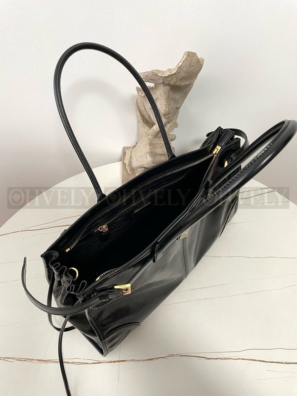 프라다 럭스 소프트백 라지