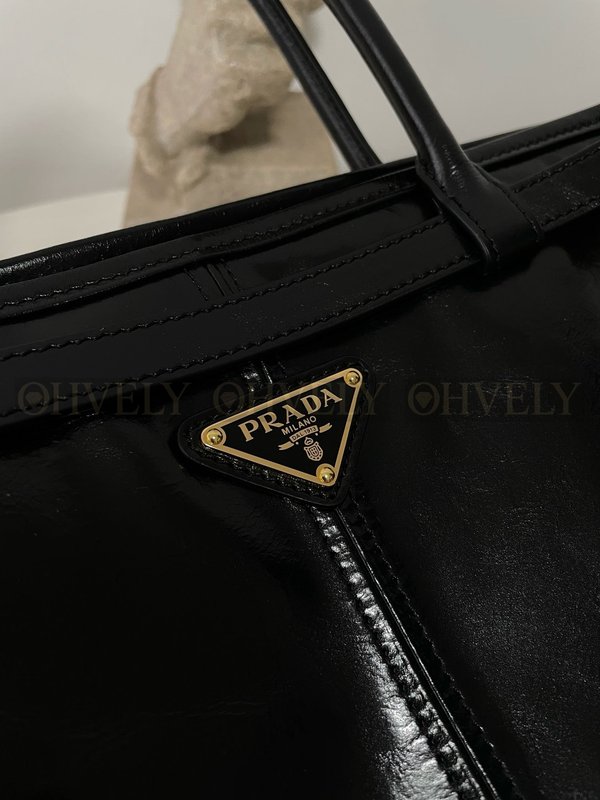 프라다 럭스 소프트백 라지