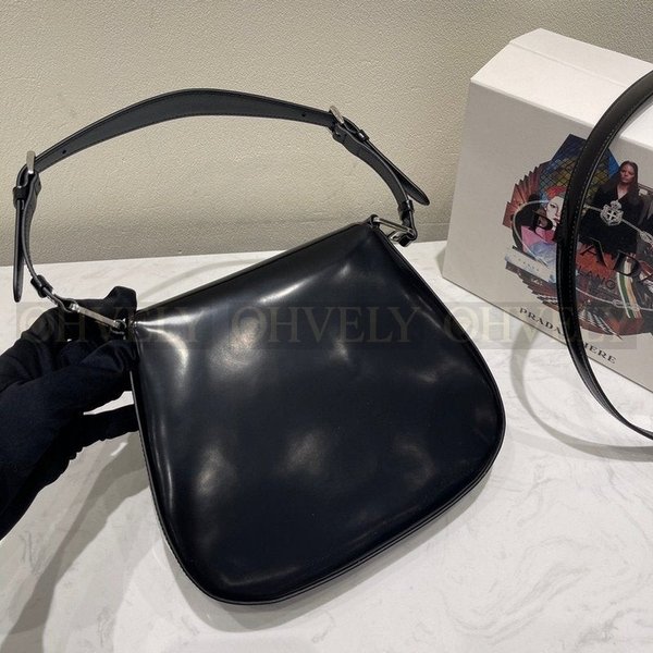 프라다 클레오 브러시드 플랩