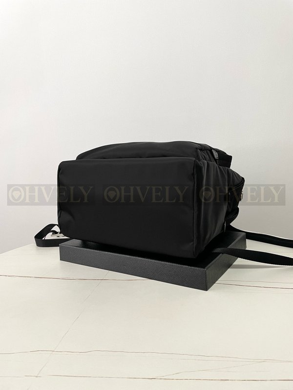 프라다 리나일론 사피아노 레더 백팩