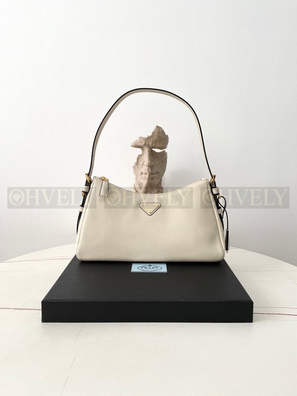 프라다 에메 레더 숄더백 미디움