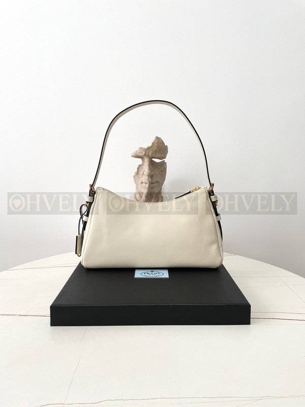 프라다 에메 레더 숄더백 미디움