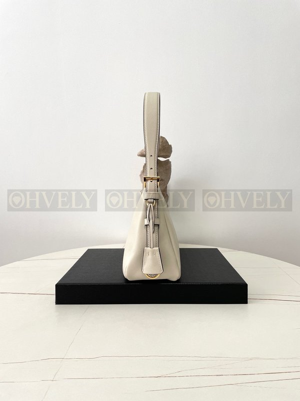 프라다 에메 레더 숄더백 미디움