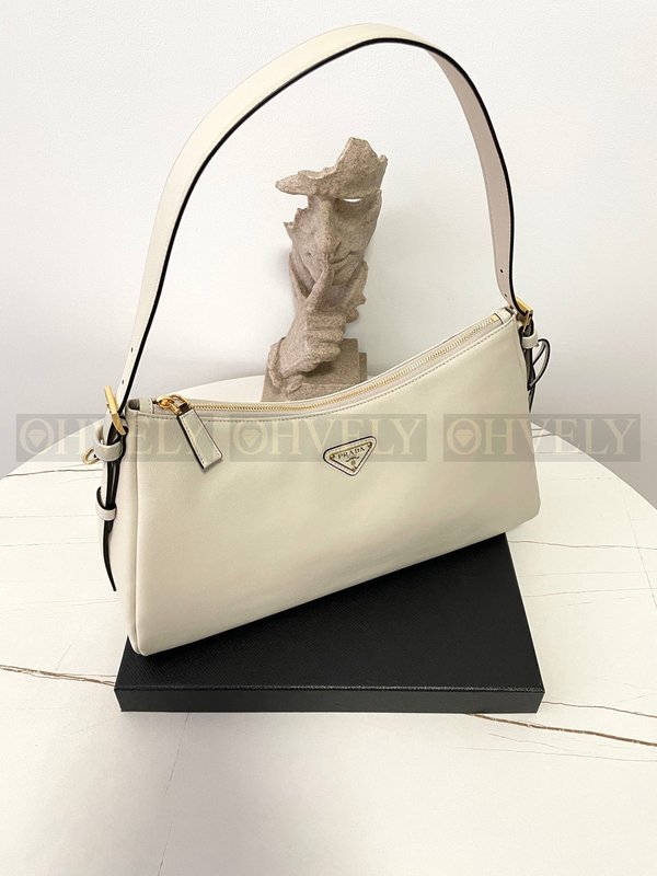 프라다 에메 레더 숄더백 라지