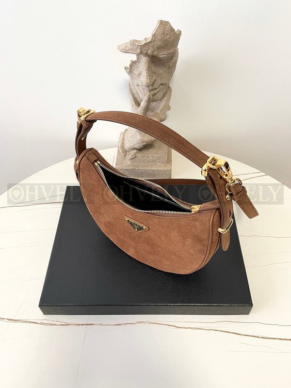 프라다 아르케 숄더백 스웨이드