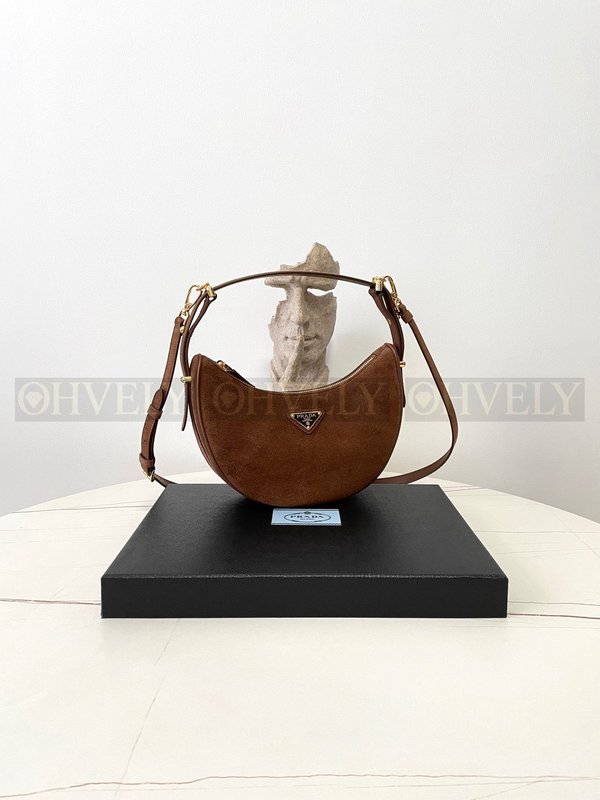 프라다 아르케 숄더백 스웨이드