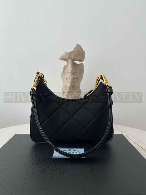 프라다 리에디션 퀄팅 체인 호보백