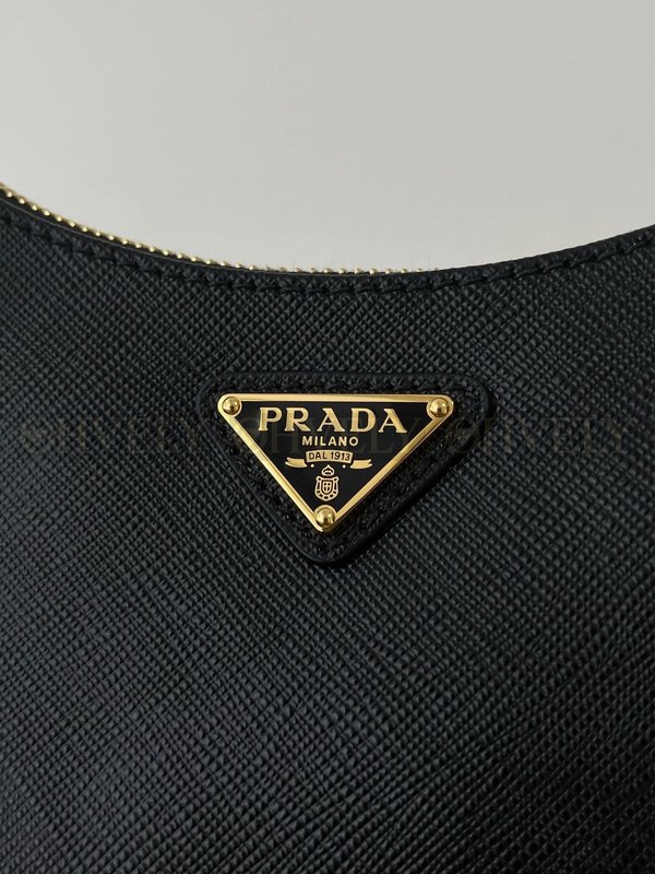 프라다 리에디션 사피아노 호보백