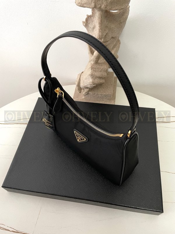 프라다 리에디션 리나일론 호보백 사피아노 핸들 금장