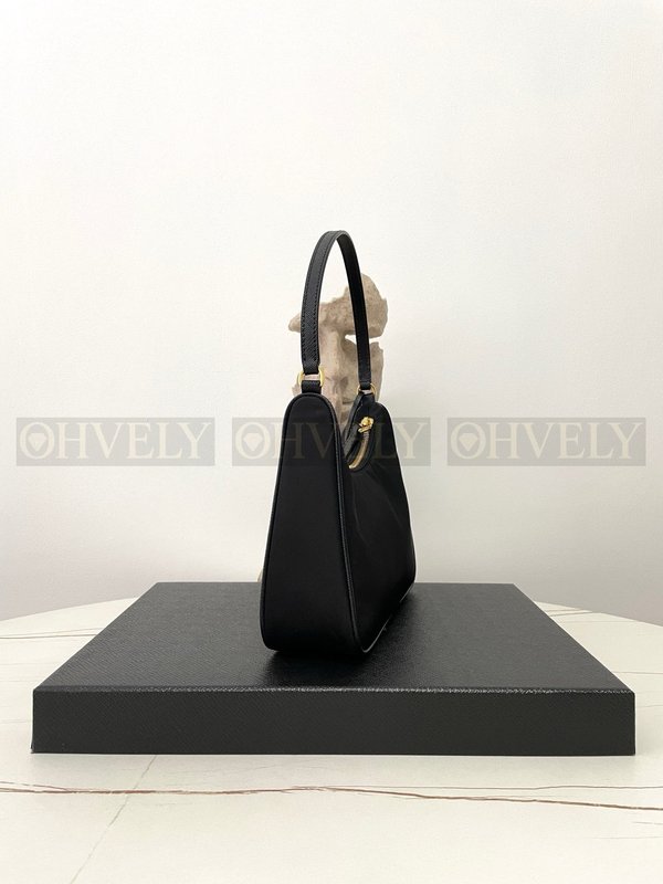 프라다 리에디션 리나일론 호보백 사피아노 핸들 금장