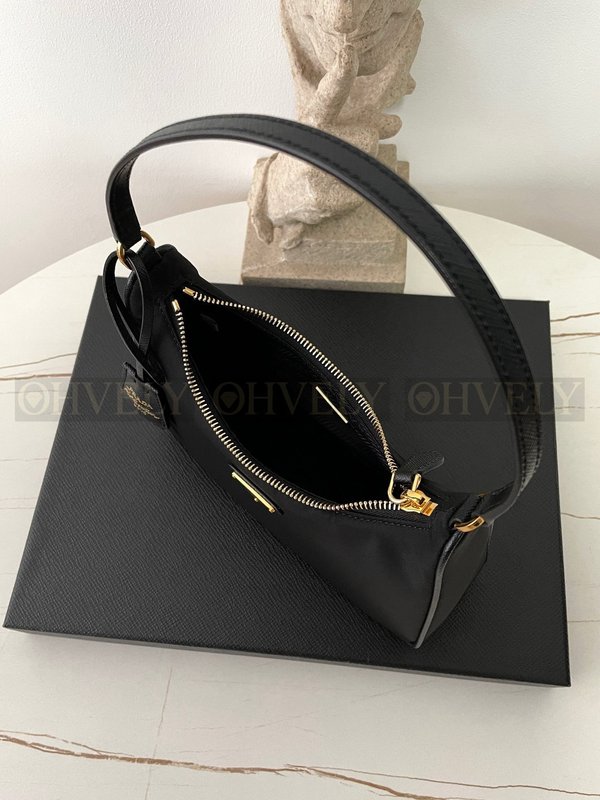 프라다 리에디션 리나일론 호보백 사피아노 핸들 금장