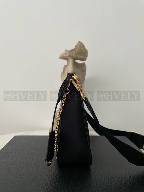 프라다 테수토 체인 호보백 금장