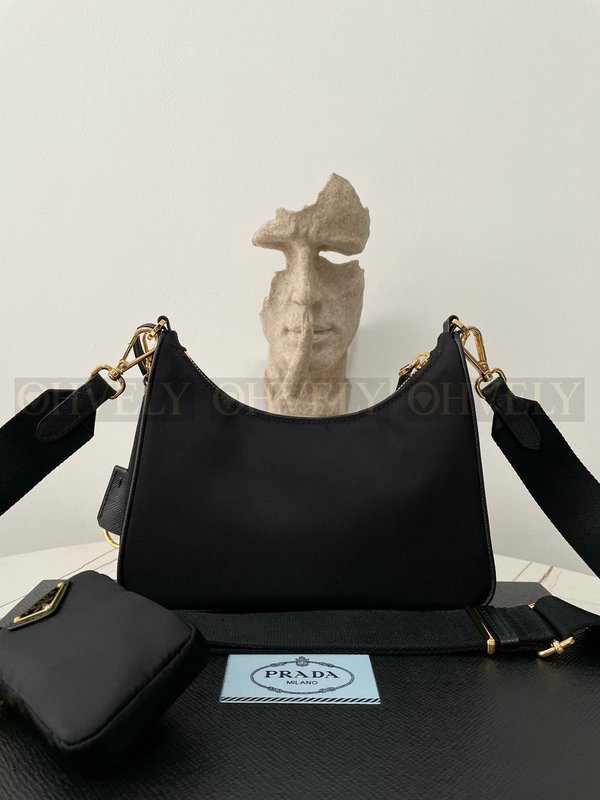 프라다 테수토 체인 호보백 금장