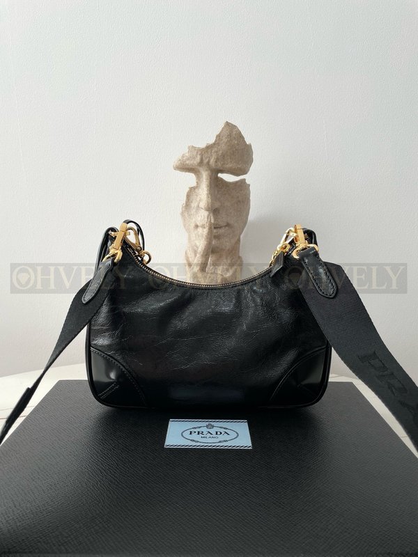 프라다 테수토 레더 체인 호보백