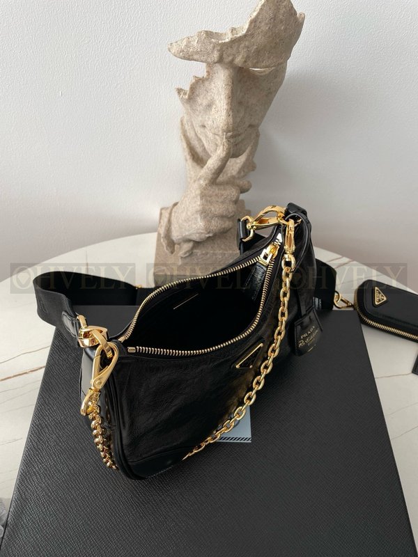 프라다 테수토 레더 체인 호보백