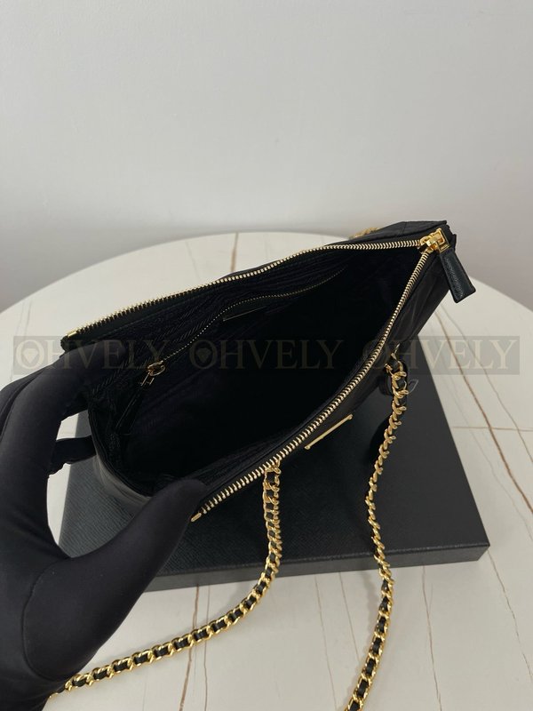 프라다 리에디션 리나일론 퀄팅 체인 숄더백