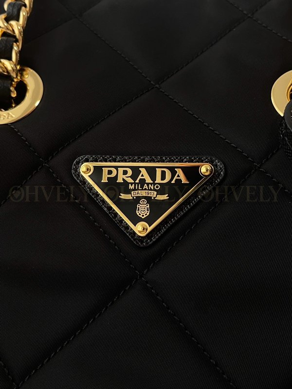 프라다 리에디션 리나일론 퀄팅 체인 숄더백