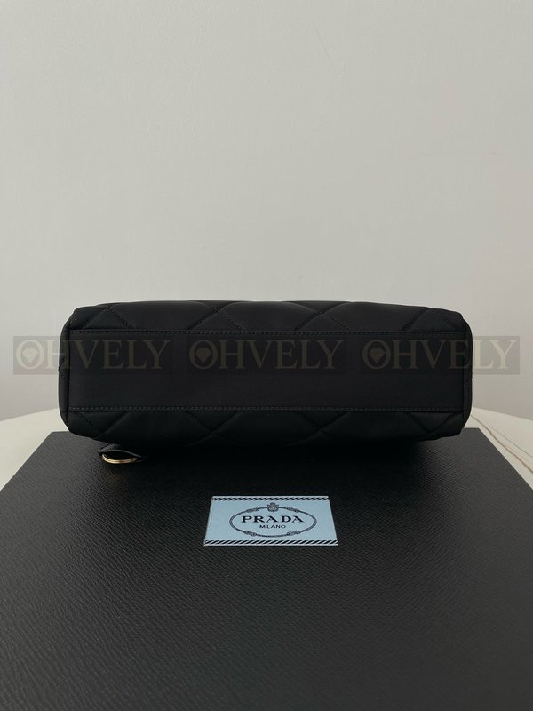 프라다 리에디션 리나일론 퀄팅 체인 숄더백