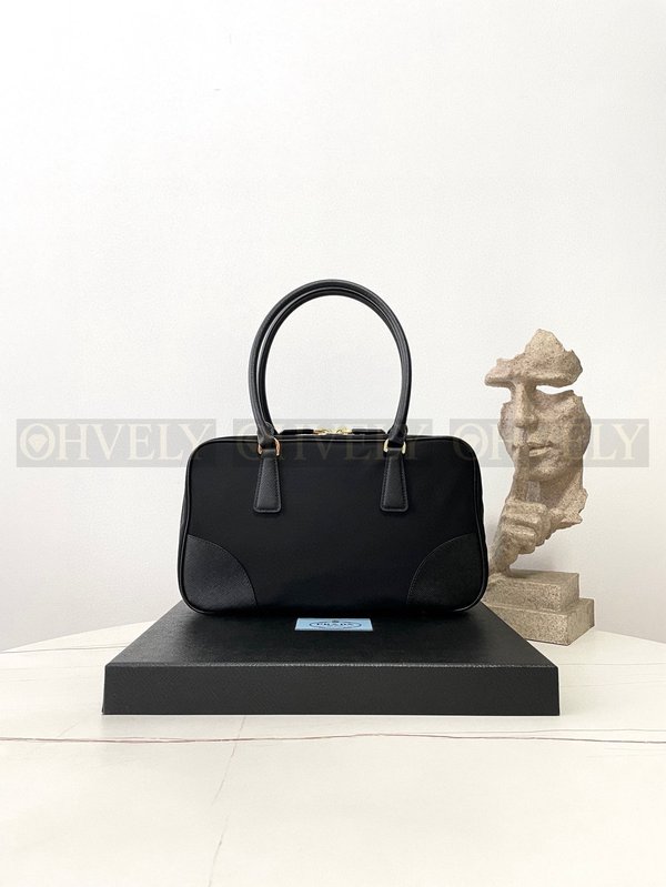 프라다 리에디션 1978 토트백 미디움